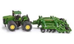 Traktor John Deere i zestaw do orki