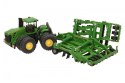 Traktor John Deere i zestaw do orki