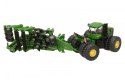 Traktor John Deere i zestaw do orki