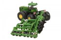 Traktor John Deere i zestaw do orki